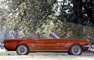 Ford Mustang 65 convertible side