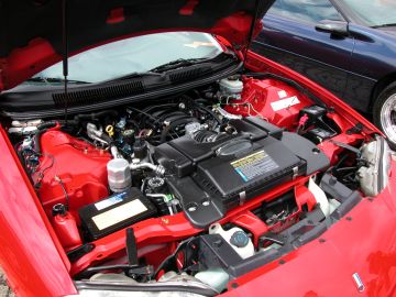 GM stock 5.7L LS1 V8 engine that outputs 305hp