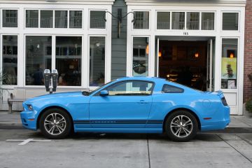 Blue Ford Mustang 2013